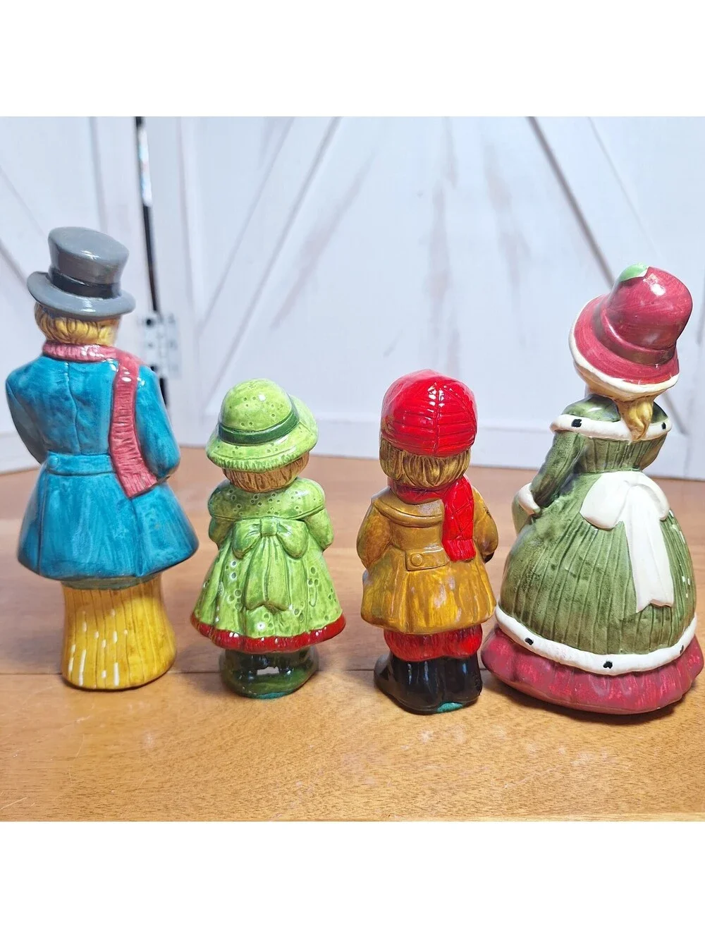 Set of 4 Christmas Caroler Family Figurines Hand Painted Ceramic VTG